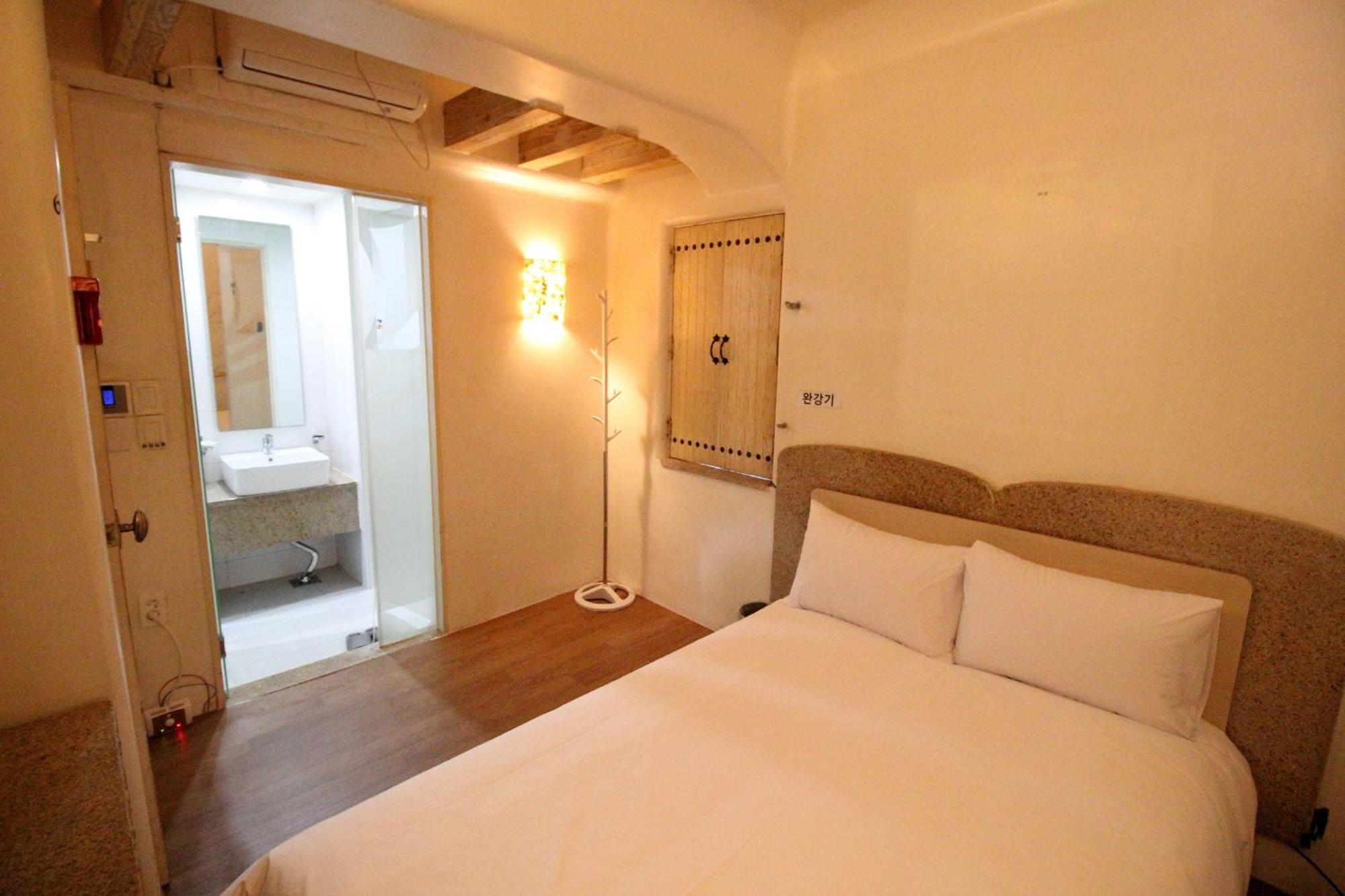 Hostel Sinchon Gaon